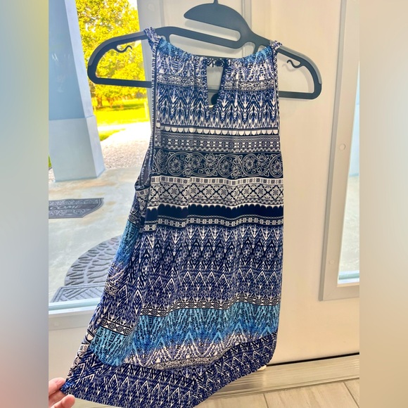 Sleeveless Top - Picture 3 of 3